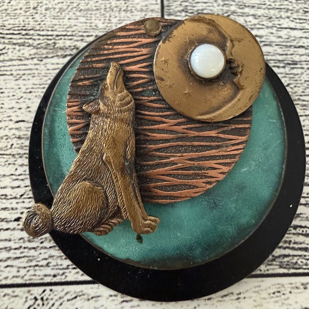 VINTAGE ESTATE MIXED METAL COOPER BRASS HOWLING WOLF COYOTE MOONSTONE MOON PIN